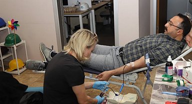 İSU personelinden Kızılay'a kan bağışı