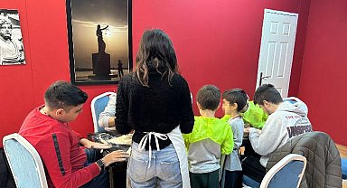 İzmir Narlıdere'de otizmlilere sanatla terapi