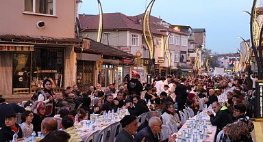 İzmit'in halk iftarına Kuruçeşmeliler akın etti