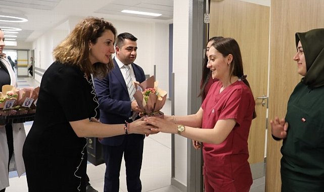 İzmit'te Ebeler Haftası kutlandı