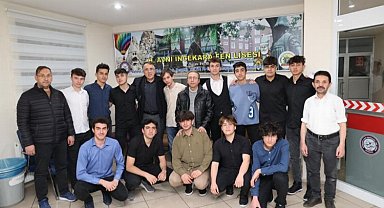 Mehmet Savran sahurda öğrencilerle buluştu