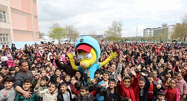'Mikrop Avcıları Cumborlop' çocuklara moral oldu