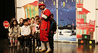 Rize'de 'Hacivat-Karagöz'le sahne aldılar