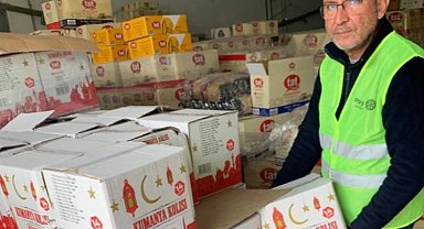 Rotary depremzedelere Ramazan yardım kolileri dağıtıyor