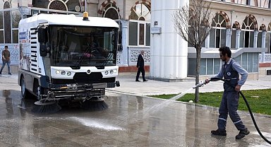 Selçuklu'da camiler ve çevreleri gül suyuyla yıkandı
