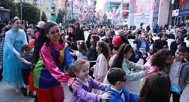 Şenliklerin ilk gününde İzmitliler gönüllerince eğlendi