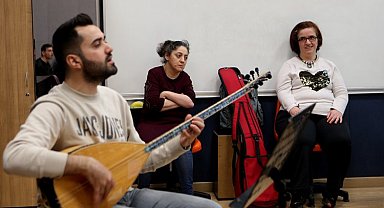 SGM'de engelli bireyler bağlama öğreniyor