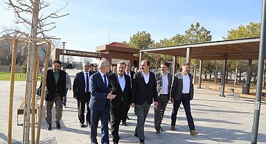 Uğur İbrahim Altay esnafla buluştu