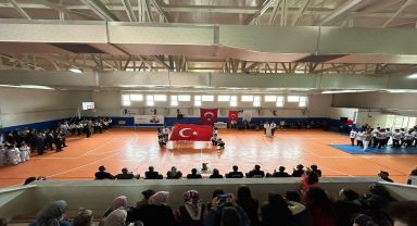 15 Temmuz Şehitleri Kapalı Spor Salonu'nda Kutlama Programı Düzenlendi.