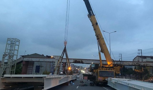 60 Evler üstgeçidinde köprü ve kiriş montajı tamam