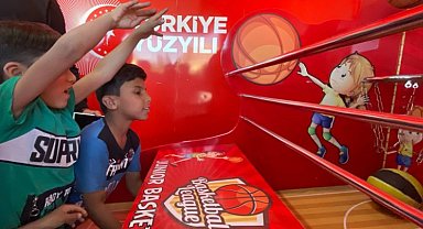 Afetzede çocuklar 'İletişim'le eğlendi