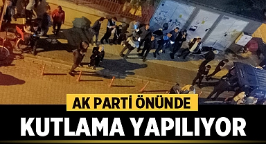 Afyonkarahisar'da AK Partililer kutlama yapıyor