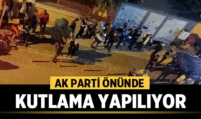 Afyonkarahisar'da AK Partililer kutlama yapıyor