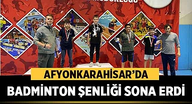 Afyonkarahisar'da Cumhuriyetin 100. Yılı Badminton Şenliği Tamamlandı!