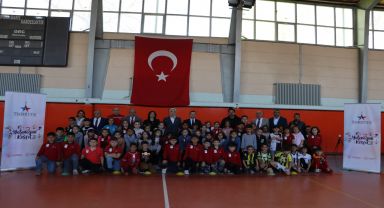 Afyonkarahisar Valisi Kübra Güran Yiğitbaşı, Spora Yönlendirme Programı'nı inceledi.