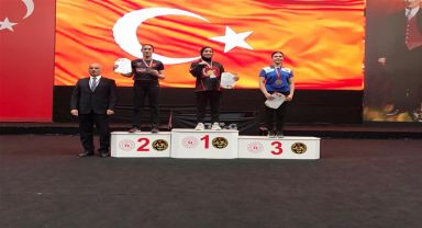 Afyonkarahisarlı sporcular, Türkiye Bilek Güreşi Şampiyonası'ndan madalyalarla döndü.