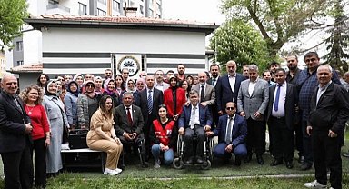 Ahmet Çolakbayrakdar gönüllere dokundu