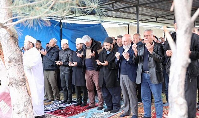Ahmet Çolakbayrakdar şükür sofrasında