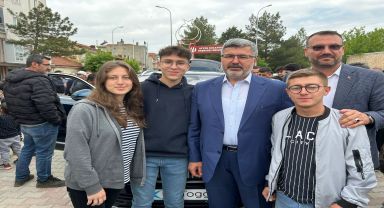 AK Parti Milletvekili Ali Özkaya, TOGG ile seçim çalışmalarına devam ediyor.