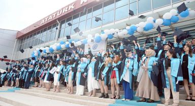 AKÜ İİBF 2022-2023 Akademik Yılı Mezuniyet Törenleri Gerçekleştirildi