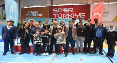 Anneler Günü Satranç Turnuvası Çiğiltepe Spor Salonu'nda gerçekleşti.