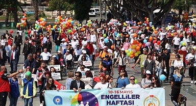 Antalya caddelerinde ENFEST coşkusu