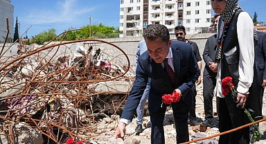 Babacan'dan Ebrar Sitesi enkazına karanfil