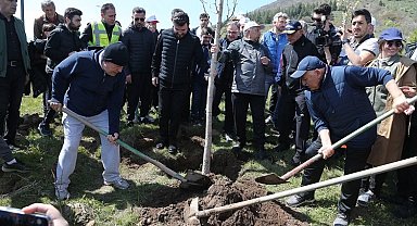 Bakan Hulusi Akar'dan doğa yürüyüşü