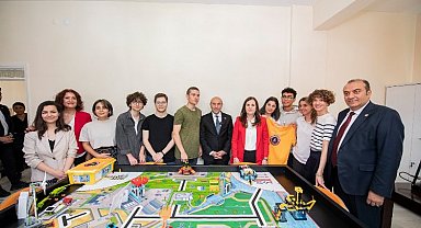 Başkan Soyer Balçova'da gençlerle buluştu