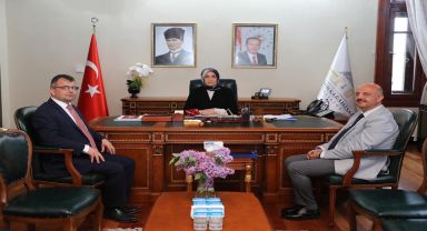 Belediye Başkanı Serkan Koyuncu Vali Kübra Güran Yiğitbaşı'nı ziyaret etti.