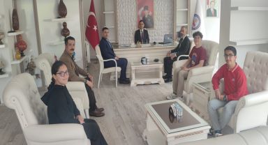 Bera Koleji, Afyonkarahisar'da düzenlenen bilgi yarışmasında birinci oldu.
