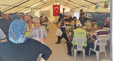 Büyükşehir'in deprem bölgesine yardımları sürüyor