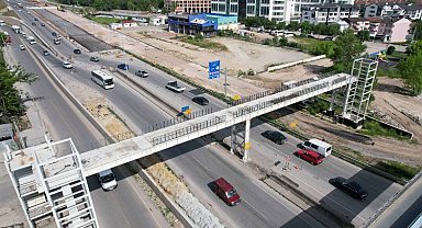 D-100 Karayolu üstgeçidi tamamlanmak üzere