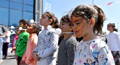 Depremzede çocuklar etkinliklerle eğleniyor