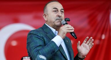 Dışişleri Bakanı Mevlüt Çavuşoğlu, açıklama değiştirenleri milletten özür dilemeye çağırdı ve YPG'nin terör örgütü olduğunu vurguladı.