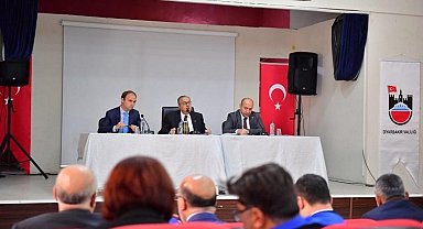 Diyarbakır Valisi Hazro'da muhtarlar ile bir araya geldi