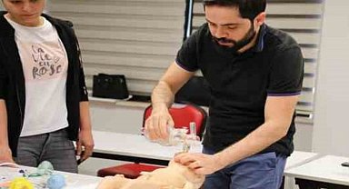 Diyarbakır'da sağlıkçılara NRP eğitimi