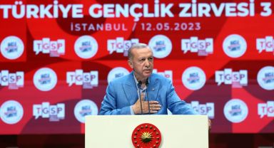 Erdoğan, Gençlerin Demokrasiye Sahip Çıkışını Takdirle Karşıladı!