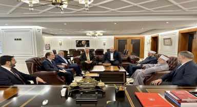 Fatih Erbakan, Meclis'te ziyaretçilerini kabul etti.