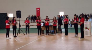 Gelendost'ta 19 Mayıs Atatürk'ü Anma Gençlik ve Spor Bayramı kutlandı.