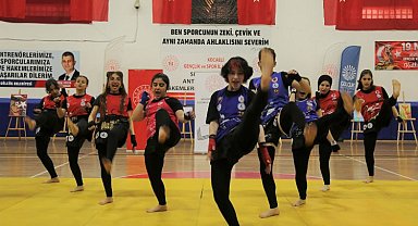 Gölcük'te 19 Mayıs coşkuyla kutlandı