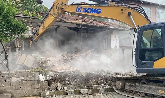 Gölcük'te yıkılan metruk sayısı 120 oldu