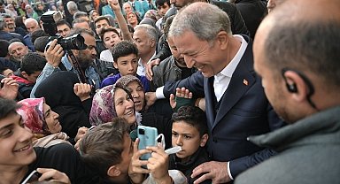 Hulusi Akar'a piknikte vatandaştan ilgi