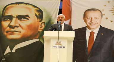 Isparta Belediye Başkanı Şükrü Başdeğirmen, Personeli ile Bir Araya Geldi ve 1 Mayıs Emek ve Dayanışma Gününü Kutladı