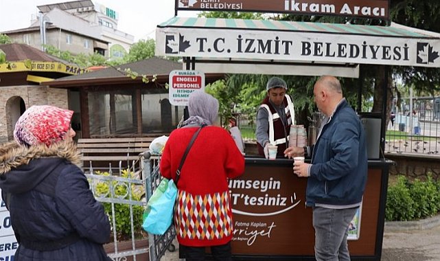 İzmitliler sıcak çorba ikramından çok memnun