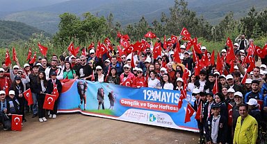 İzmitlilerden hem 'gençlik' hem 'doğa' yürüyüşü