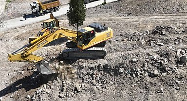 Kentsel dönüşüm alanlarında hafriyat temizleme çalışmaları devam ediyor