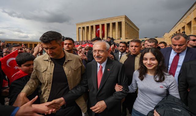 Kılıçdaroğlu, Anıtkabir'i Ziyaret Etti.