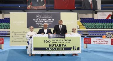 Kütahya'da 166 spor kulübüne 3 milyon 165 bin TL nakdi yardım yapıldı.