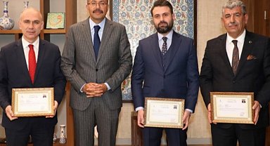 Kütahya Valisi'nden başkan yardımcılarına başarı belgesi